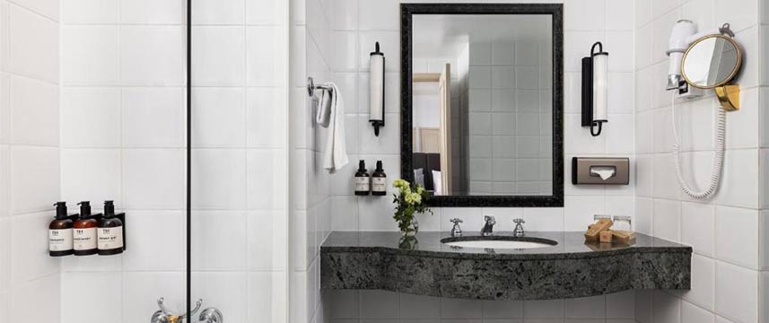 NH Brussels Carrefour de l`Europe - Bathroom